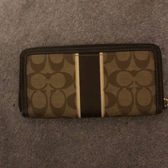 Coach Brown and Tan Signature Wallet, used, zipper pull missing - Picture 10 of 12